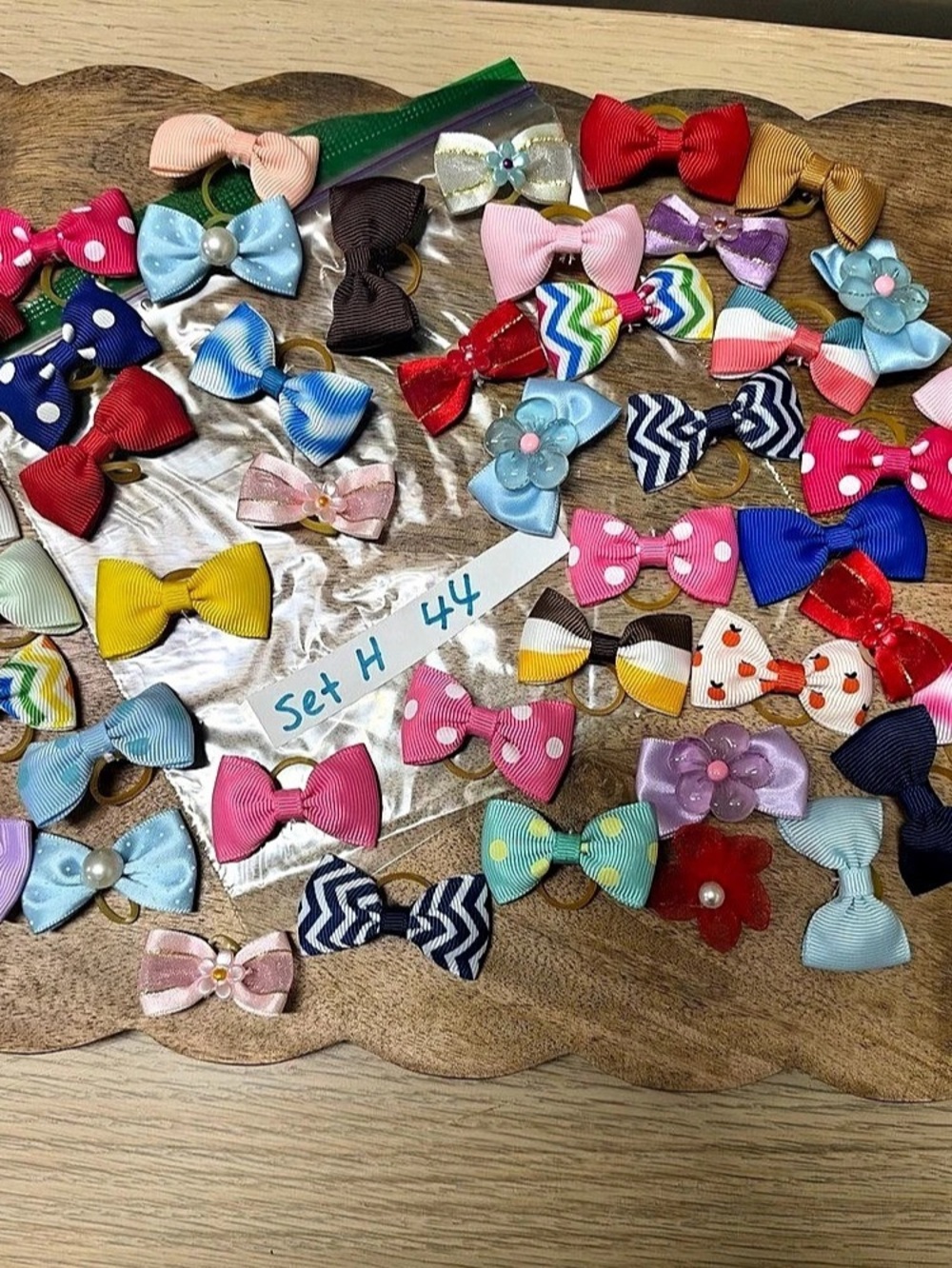 44-Piece Colorful Dog Hair Bow Set H